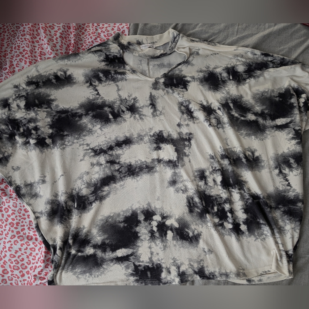 Black and white tie dye batwing top
